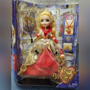 Ever After High Thronecoming Apple White